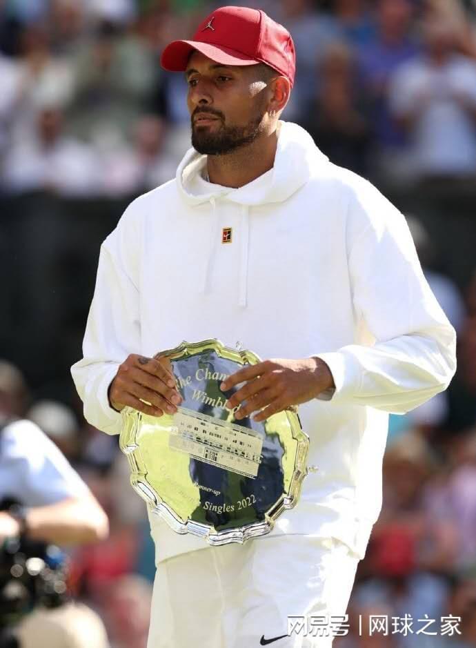 德约：椰子常发夜店视频给我，他自律太差，凭天赋早该进世界前十