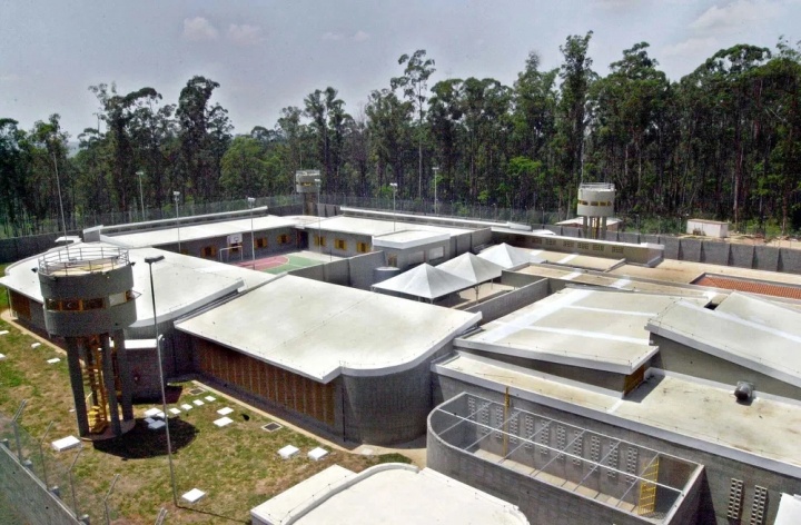 PG模拟器在线试玩-外媒：罗比尼奥通过学维修、读书等获160天减刑，还剩6年多刑期