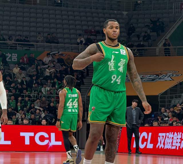 PG模拟器在线试玩-辽篮第一混子外援出现！场均仅5分还不被裁，杨鸣被障眼法欺骗了